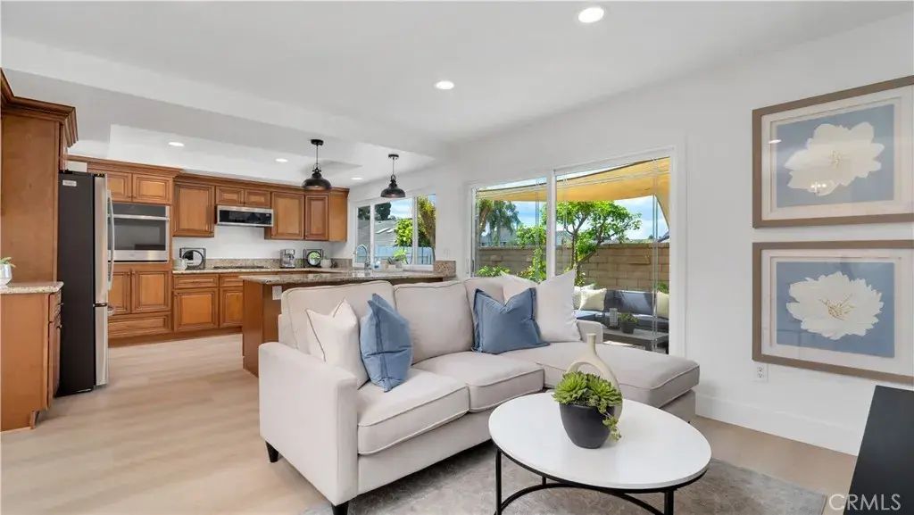 22 Yorktown, Irvine