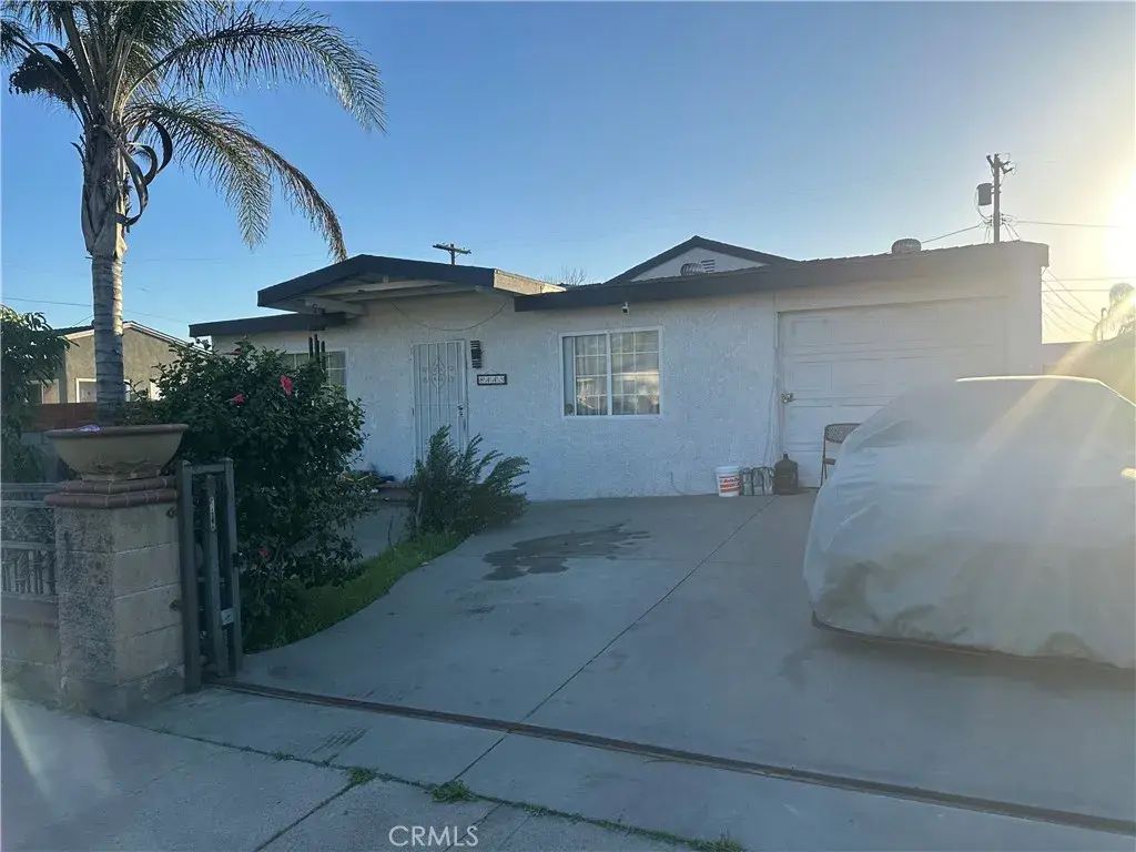 8445 Robert, Sun Valley