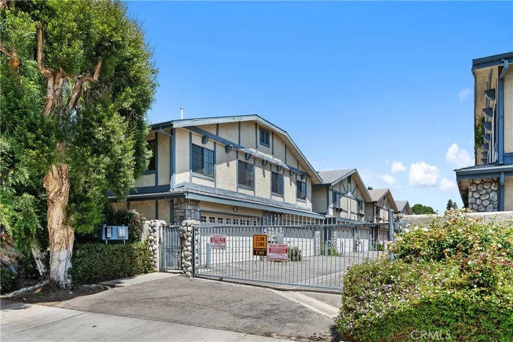18435 Keswick Street 10, Reseda