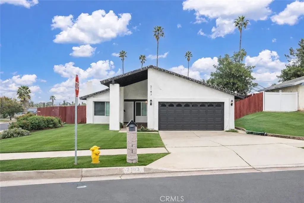 2183 Applegate, Corona