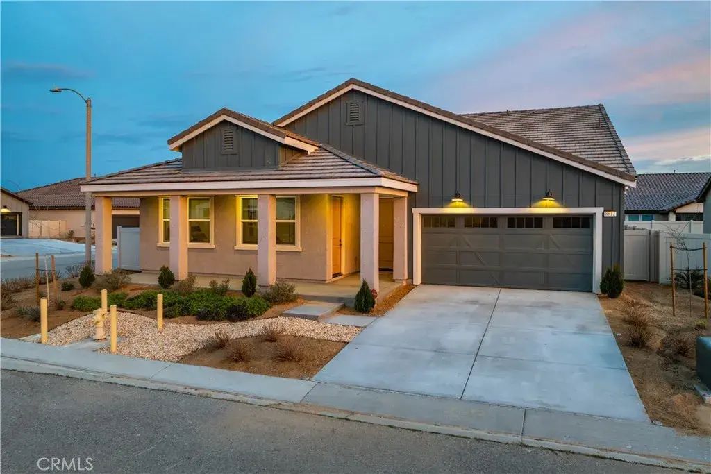 8812 W Dale Drive, Lancaster