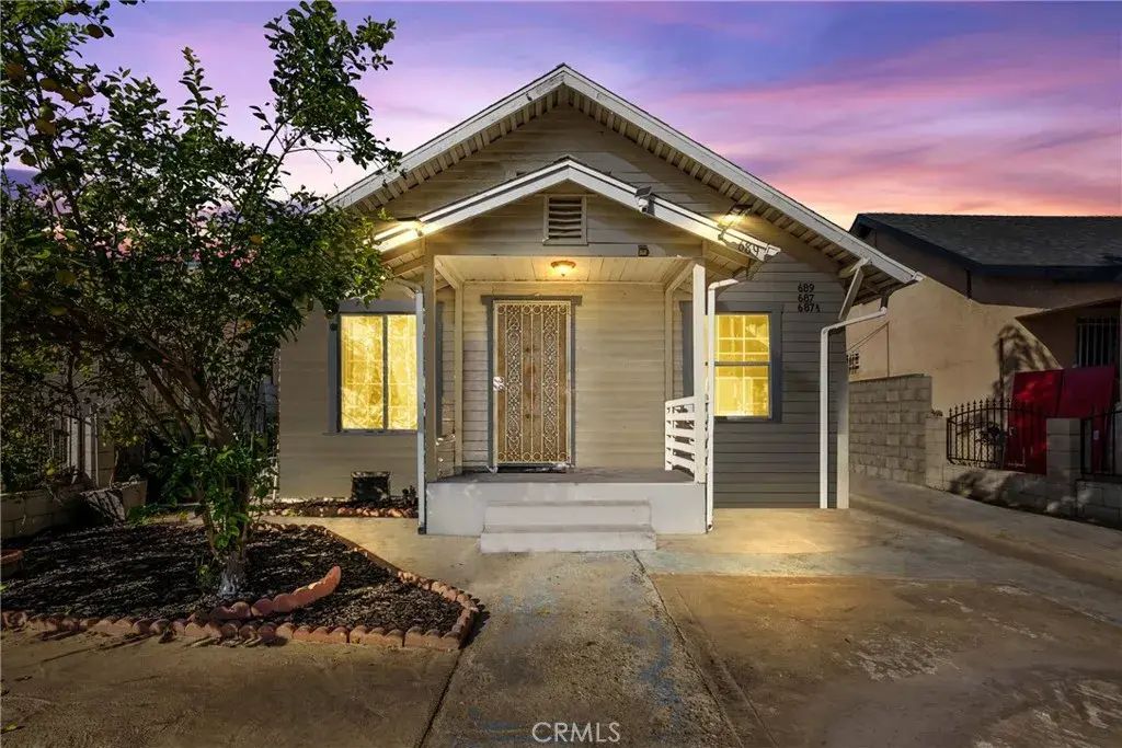 687 E 49th, Los Angeles