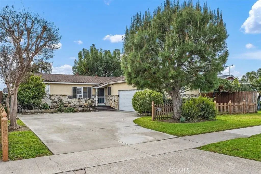 6052 Mahogany, Westminster