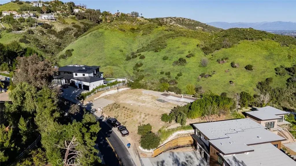 42 Dapplegray, Bell Canyon