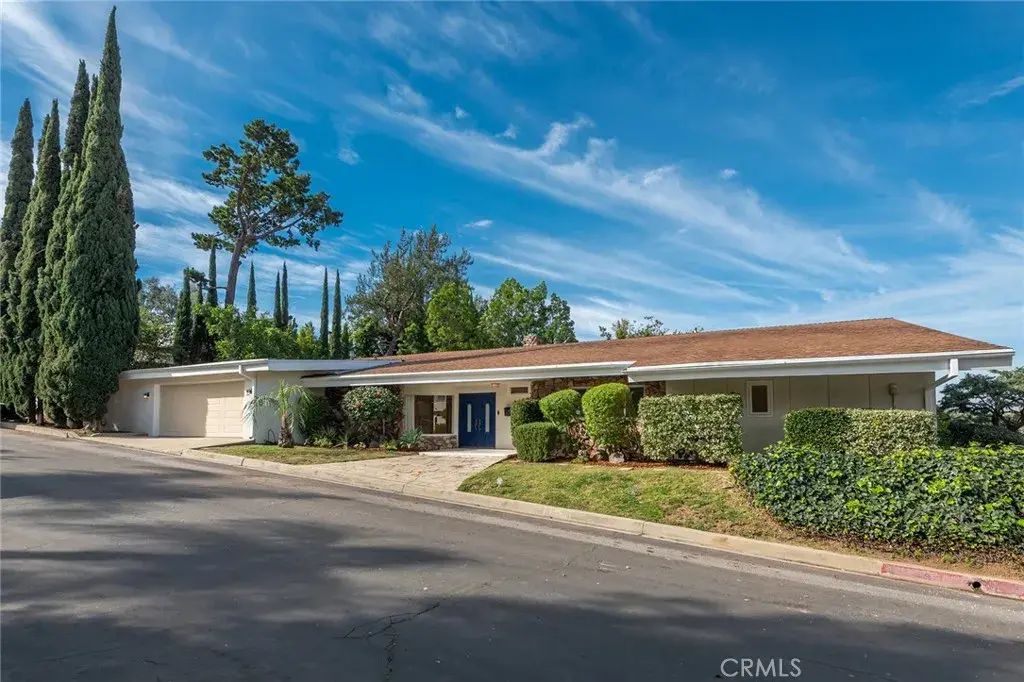 11400 Dona Lola Drive, Studio City