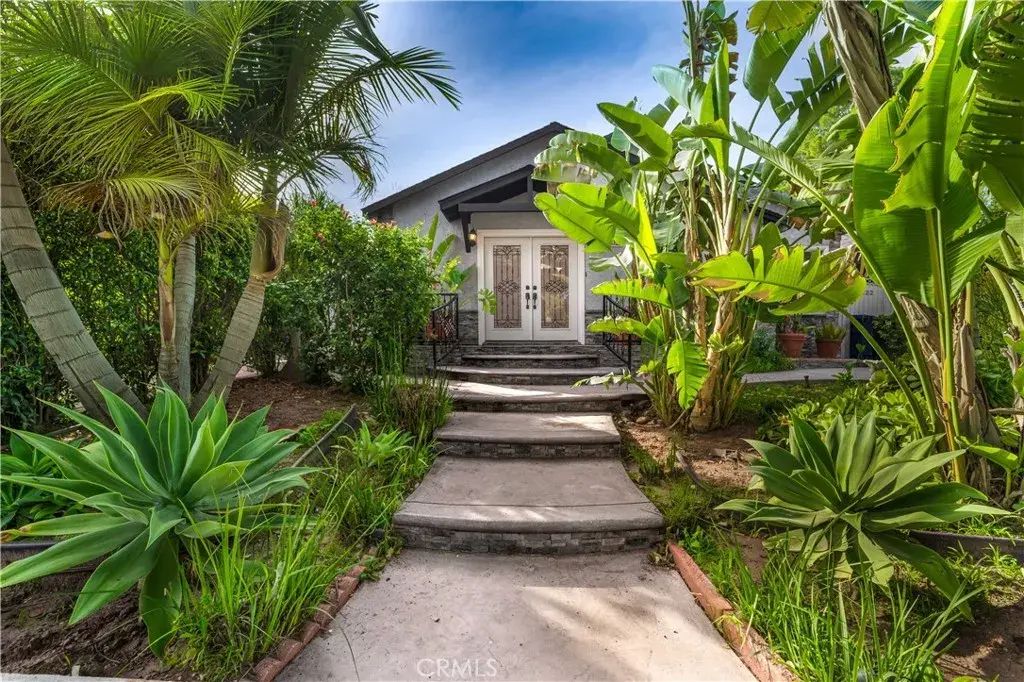 22020 Buena Ventura, Woodland Hills