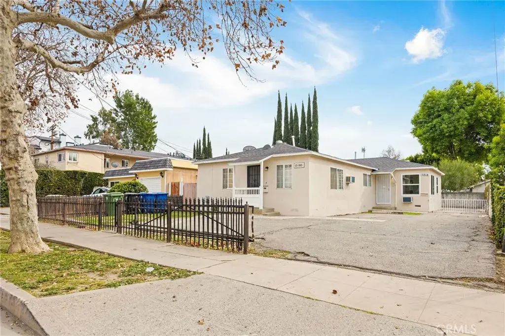 13810 Oxnard, Van Nuys