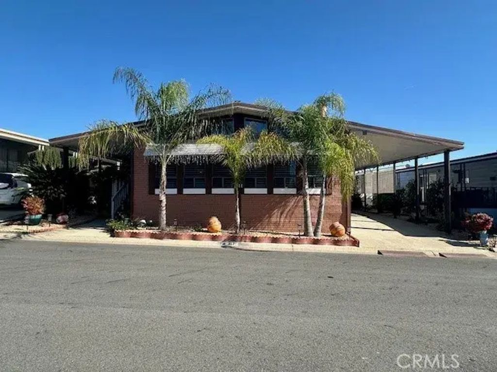 3800 Bradford 311, La Verne
