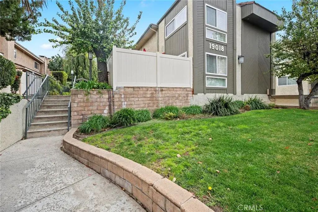 19018 Sherman Way 106, Reseda