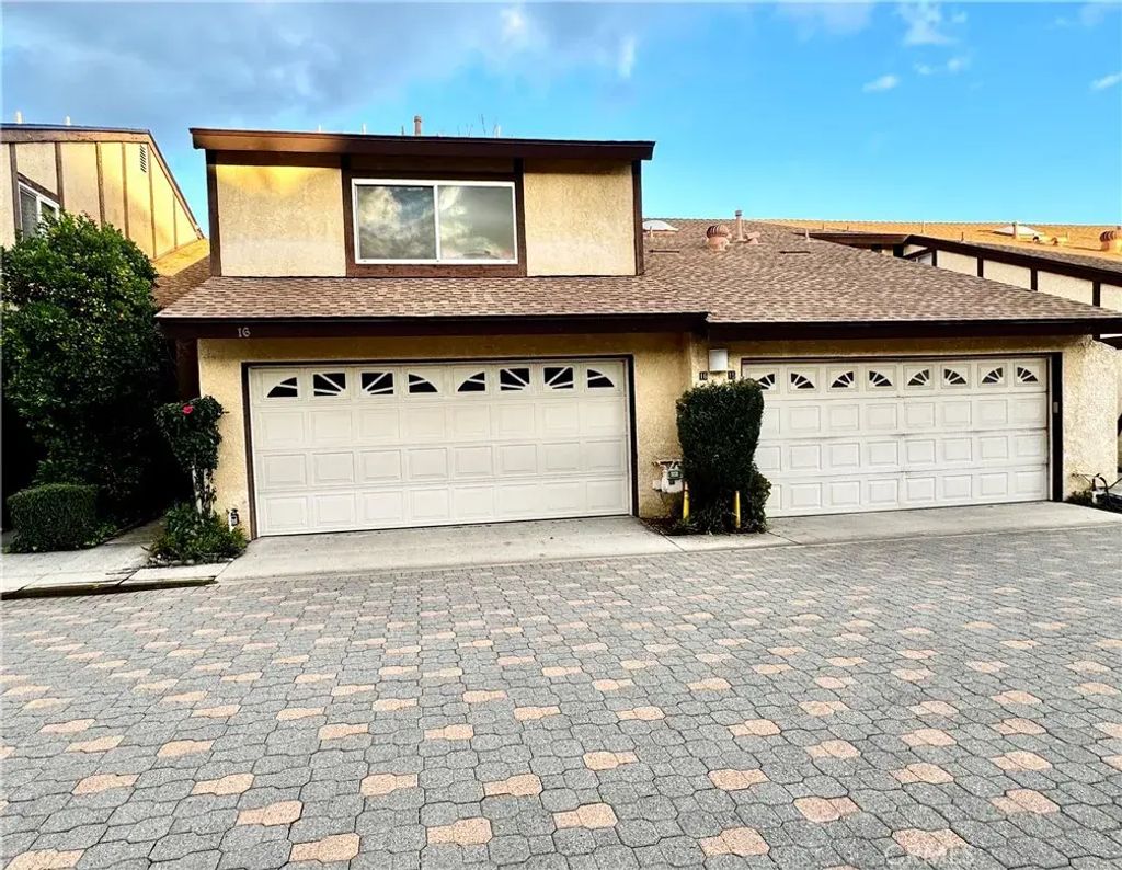 17241 Roscoe 16, Northridge