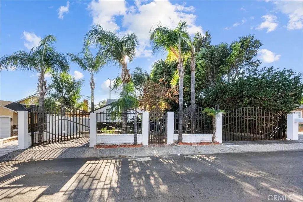 13761 Dronfield Avenue, Sylmar