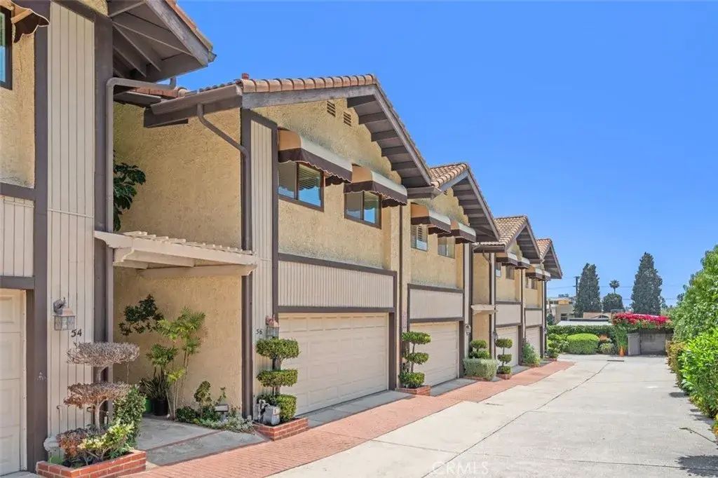 56 E Highland Avenue, Sierra Madre