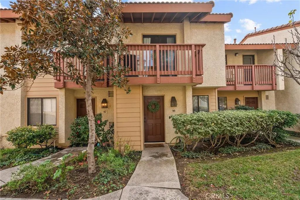 21551 Burbank 96, Woodland Hills
