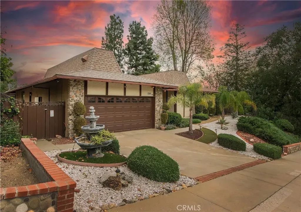 6652 Daryn, West Hills