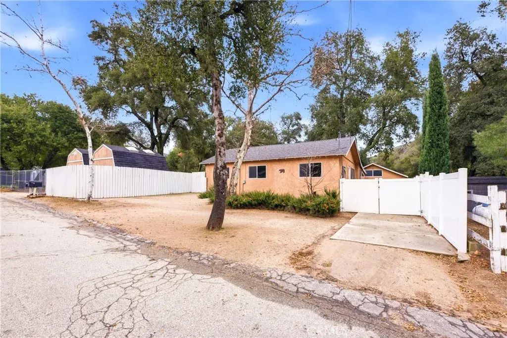 39608 Calle Cascada, Green Valley