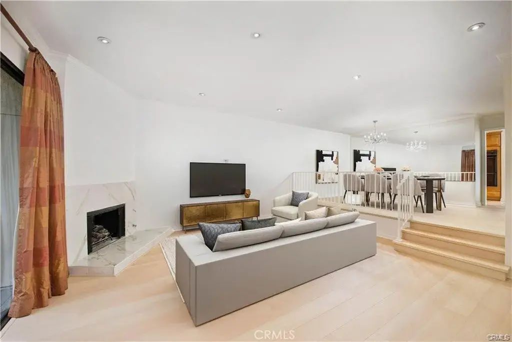 5711 Owensmouth Avenue 117, Woodland Hills