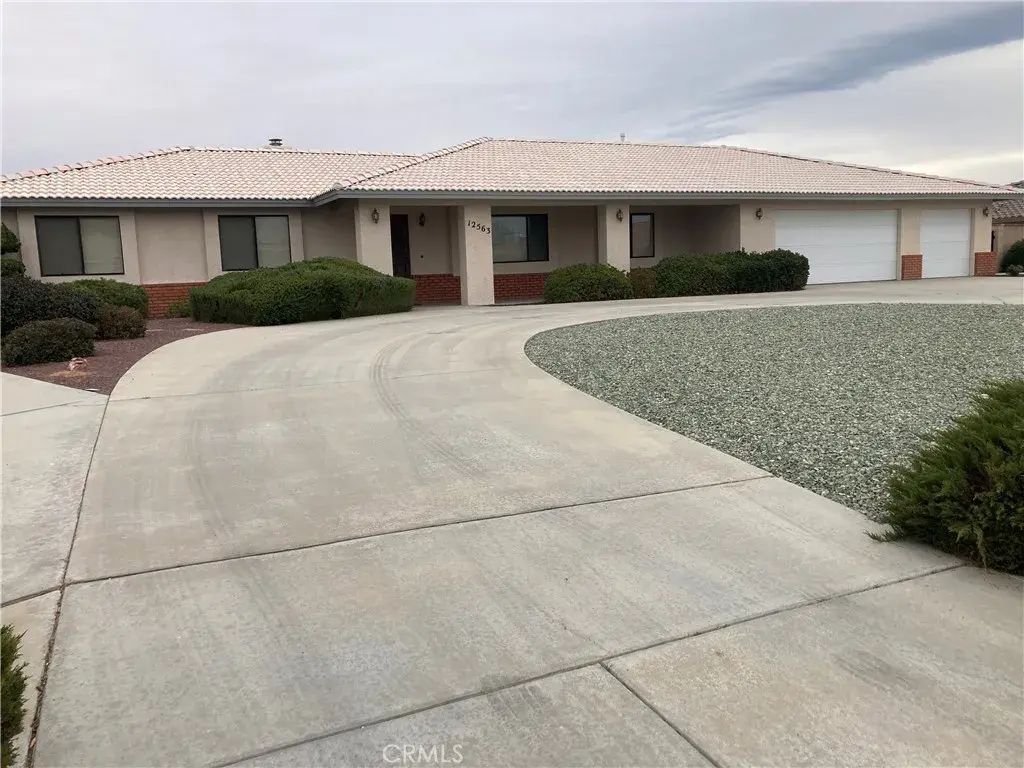 12563 Sarsi Court, Apple Valley
