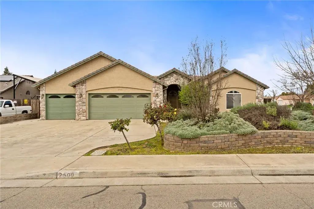 2500 W Perez, Visalia