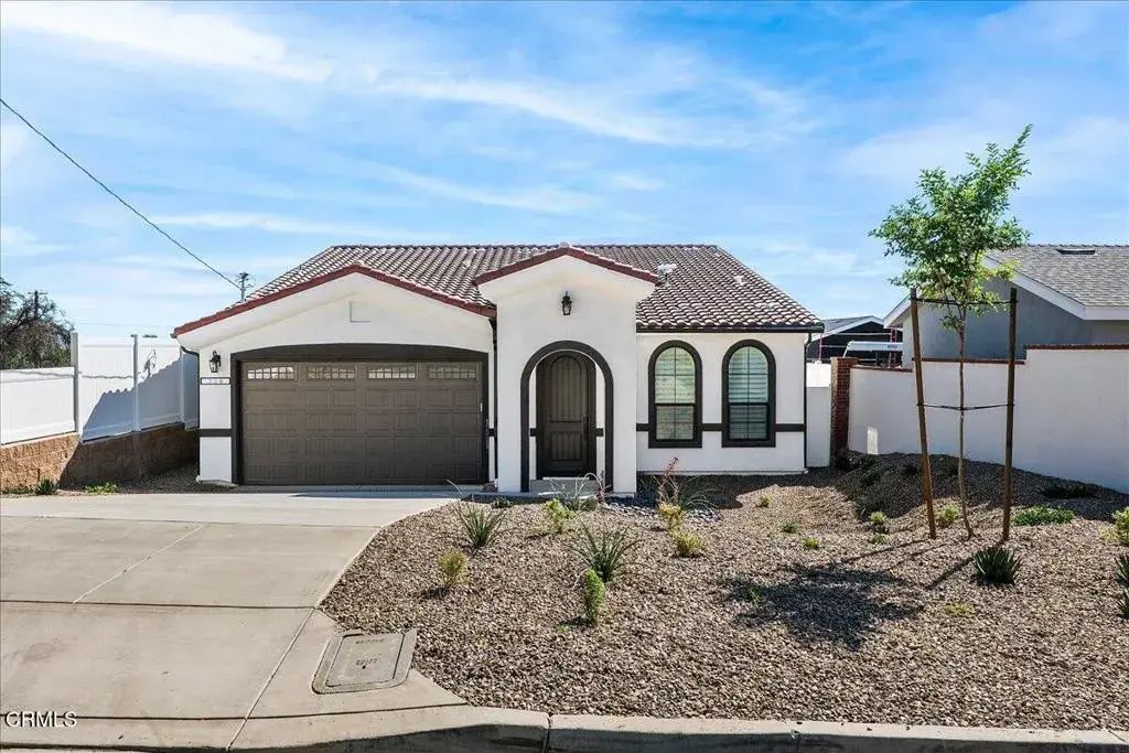 306 E Las Flores Drive, Altadena