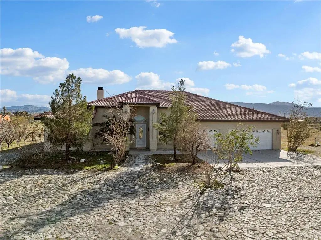 2425 Tokay, Phelan