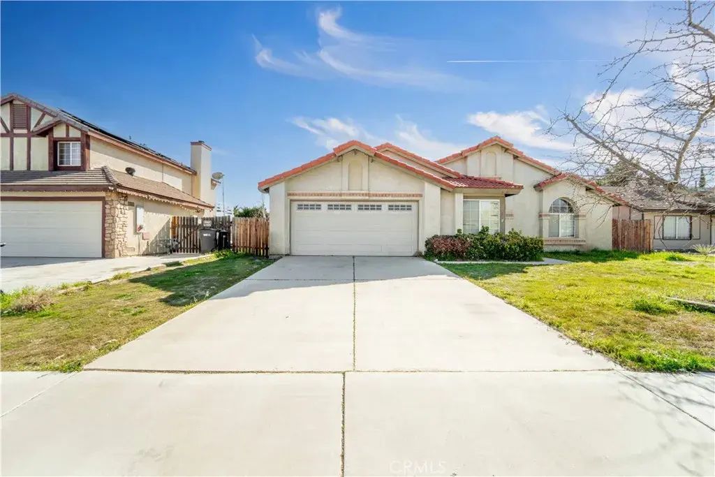 4044 Belleshire, Palmdale