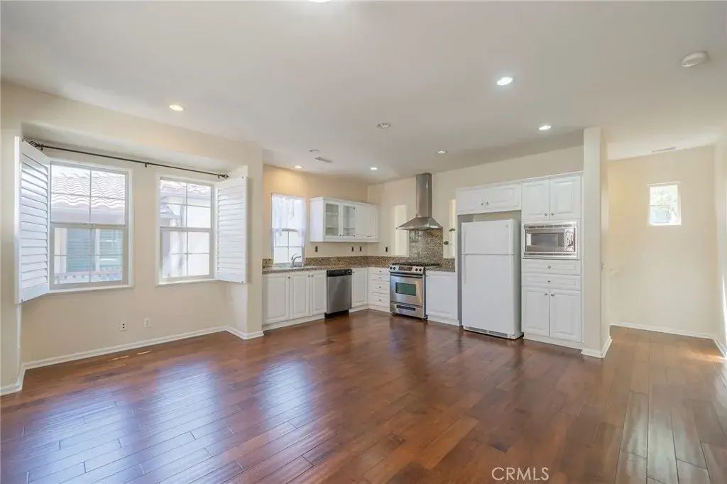 56 Scarlet Bloom, Irvine