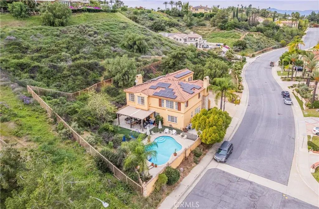 805 Silver Valley, Walnut