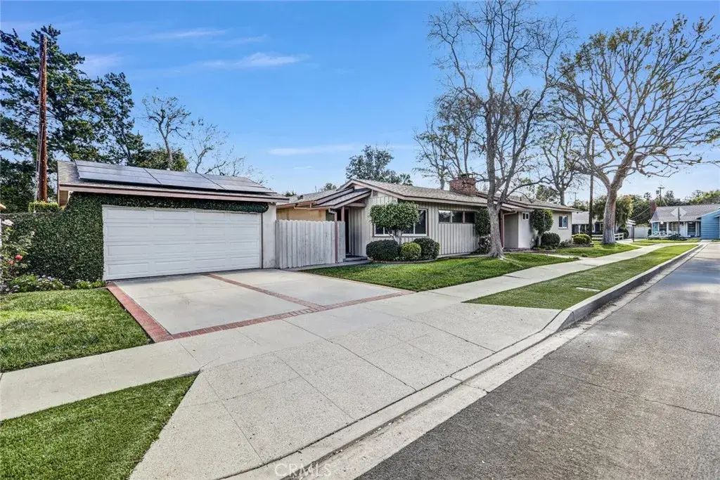 5906 Colbath, Valley Glen