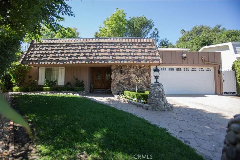 24512 Pat Place, Woodland Hills