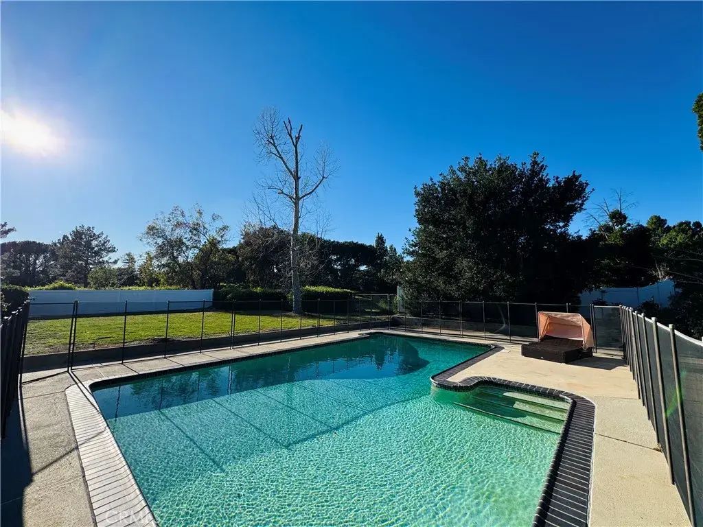 16737 Pineridge, Granada Hills