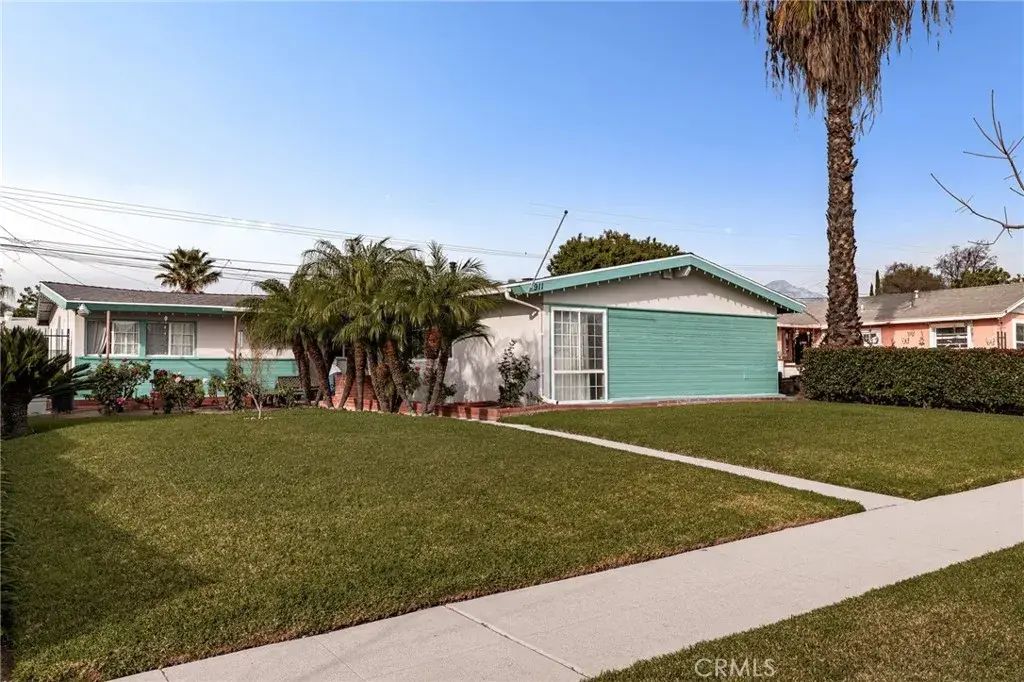 911 E La Verne, Pomona