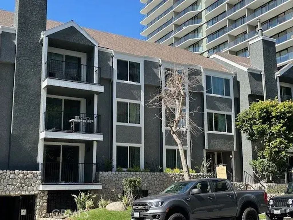 1247 Stoner 302, Los Angeles