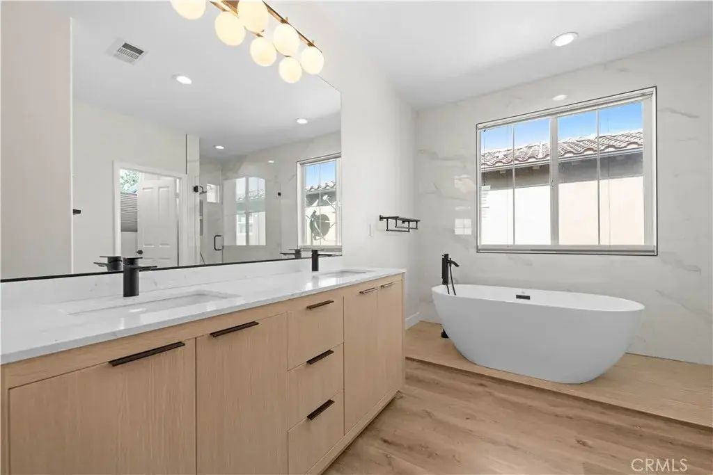9204 South Nobel Way, Inglewood