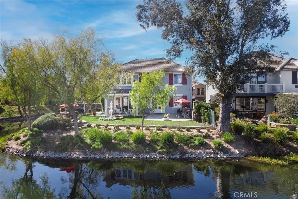 27016 Island, Valencia