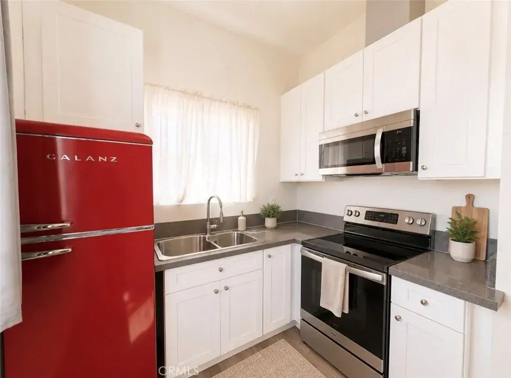 209 N Serrano Avenue, Los Angeles