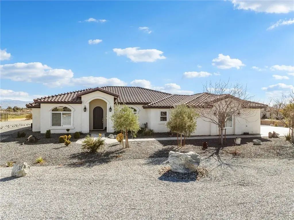 22427 Huasna, Apple Valley
