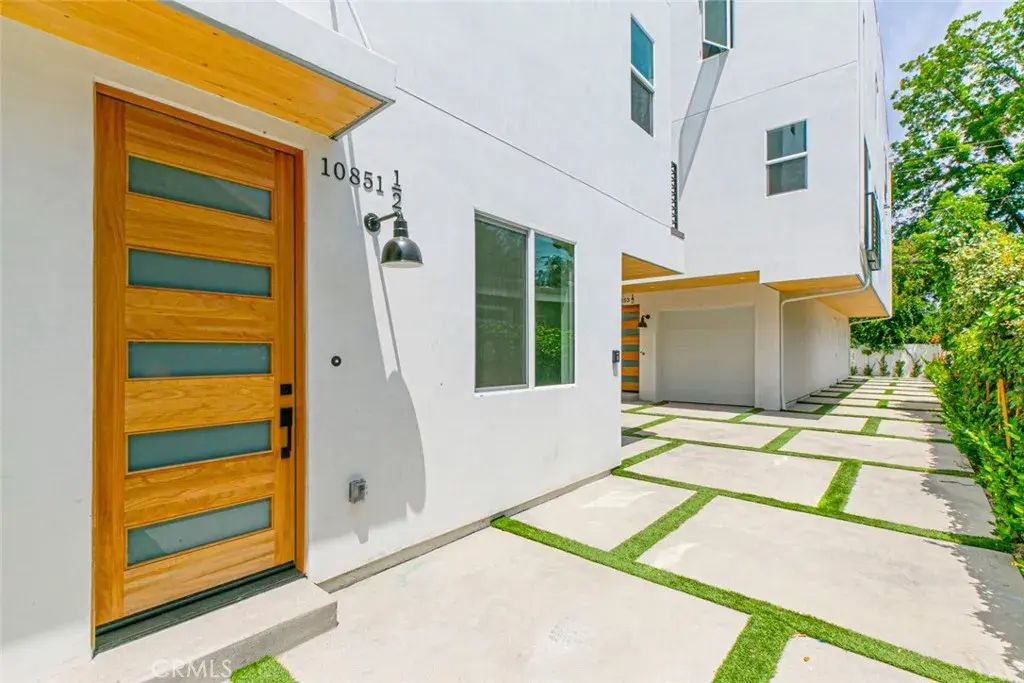 10851 Ostego Street, North Hollywood