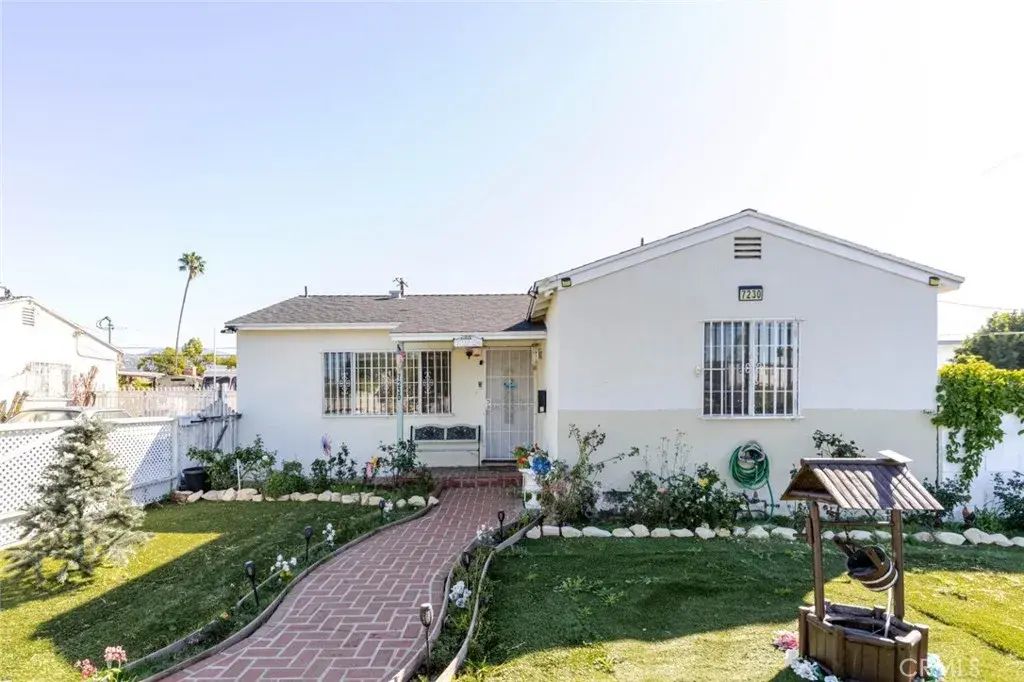 7230 Case Avenue, Sun Valley