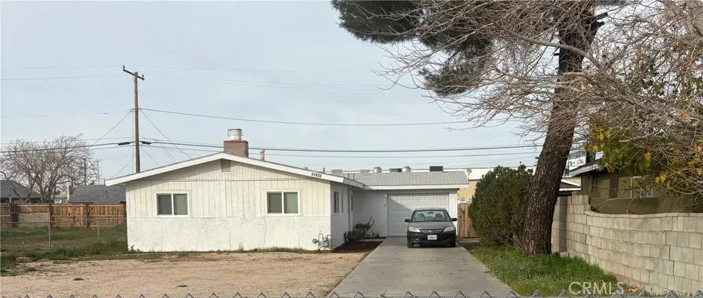 16366 Walnut, Hesperia