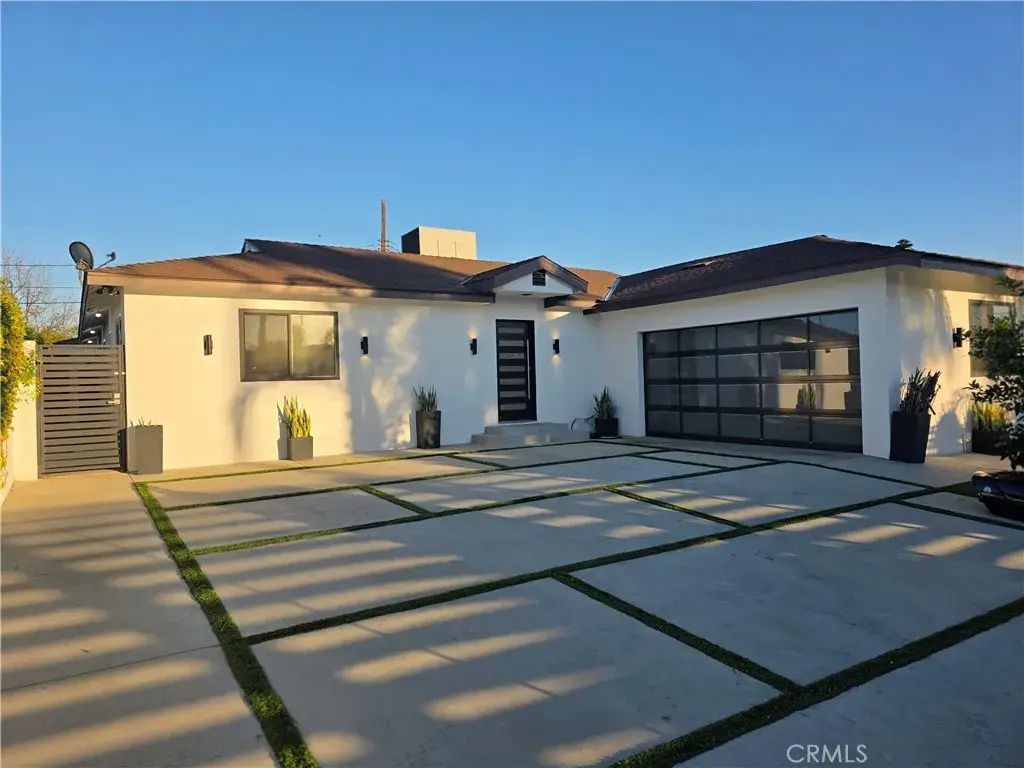 7954 Crosnoe, Panorama City