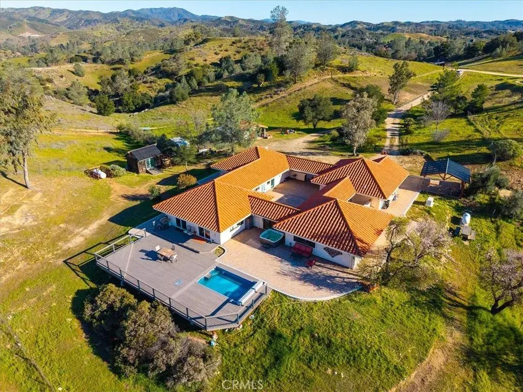 9750 Random Canyon Way, Creston
