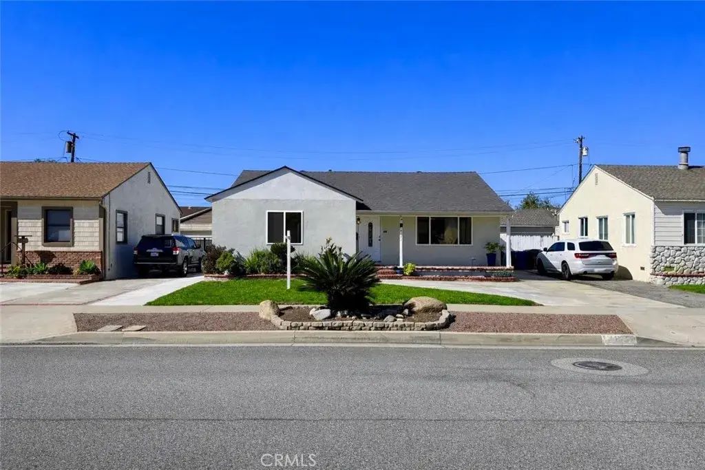 4151 Los Coyotes Diagonal, Lakewood