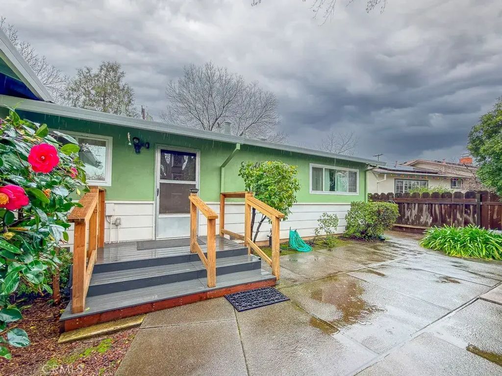 12 Lakewood Way, Chico
