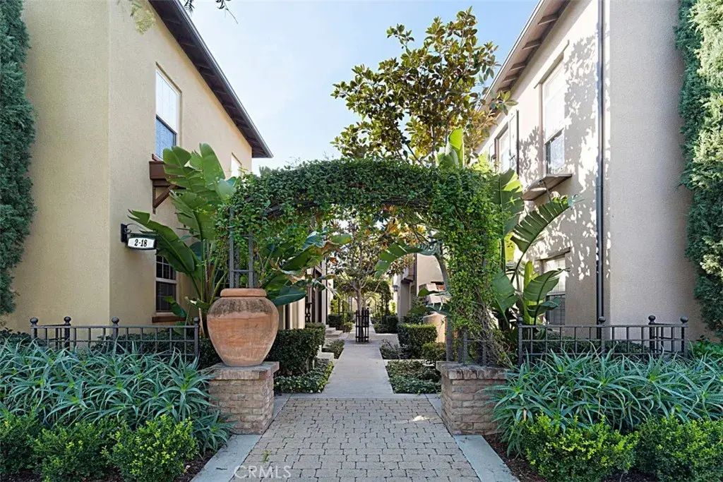 8 Iceberg Rose, Irvine