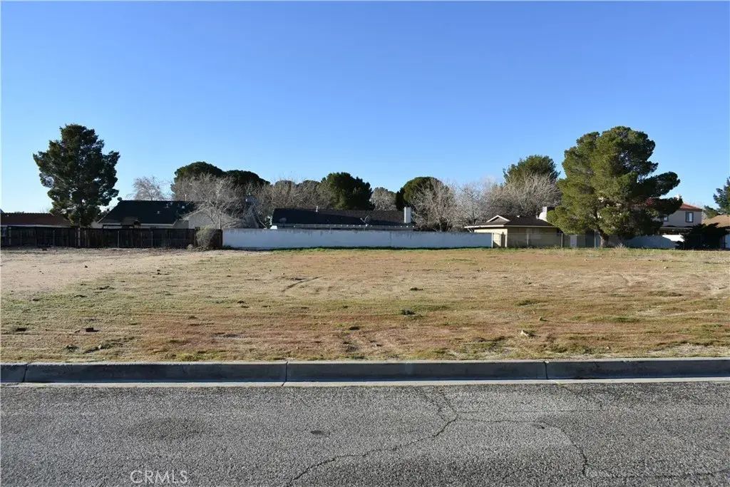14817 Crofton, Helendale