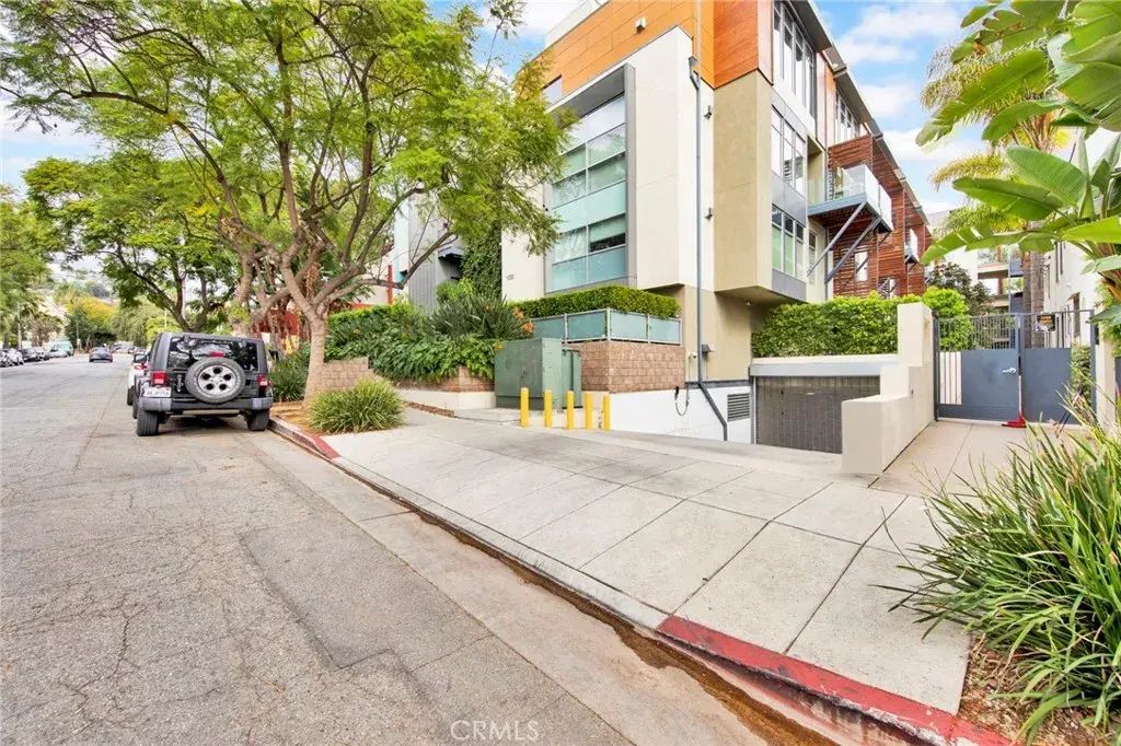 1250 N Harper 303, West Hollywood