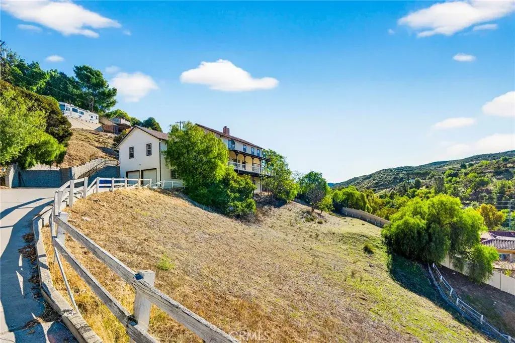 9404 Wayside, Shadow Hills
