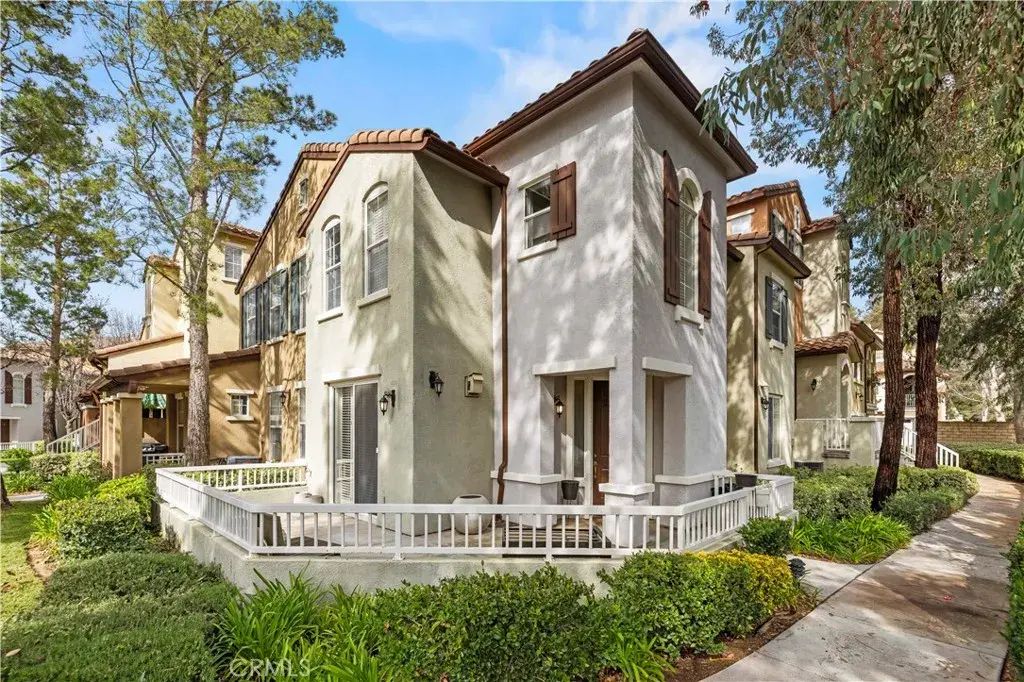 23402 Abbey Glen Place, Valencia