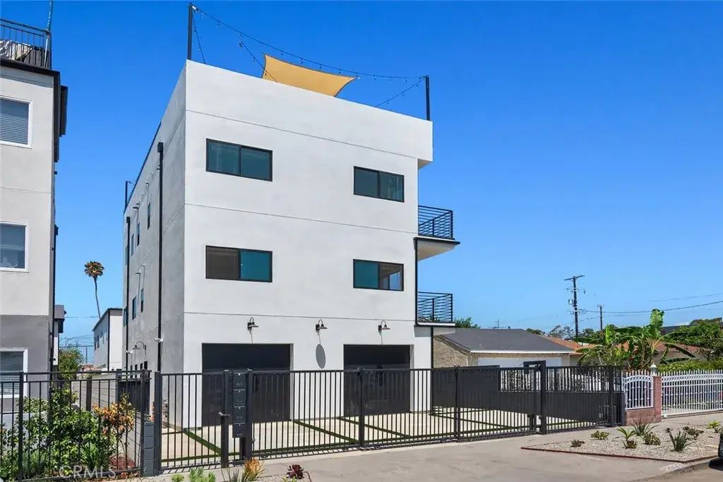 2633 S Cochran, Los Angeles