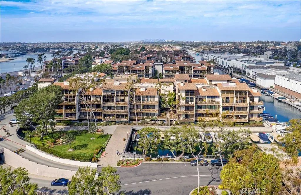 7107 Marina Pacifica Dr S, Long Beach